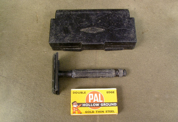 WI-108. WWI Australian Safety Razor Blade Sharpener. - - Military