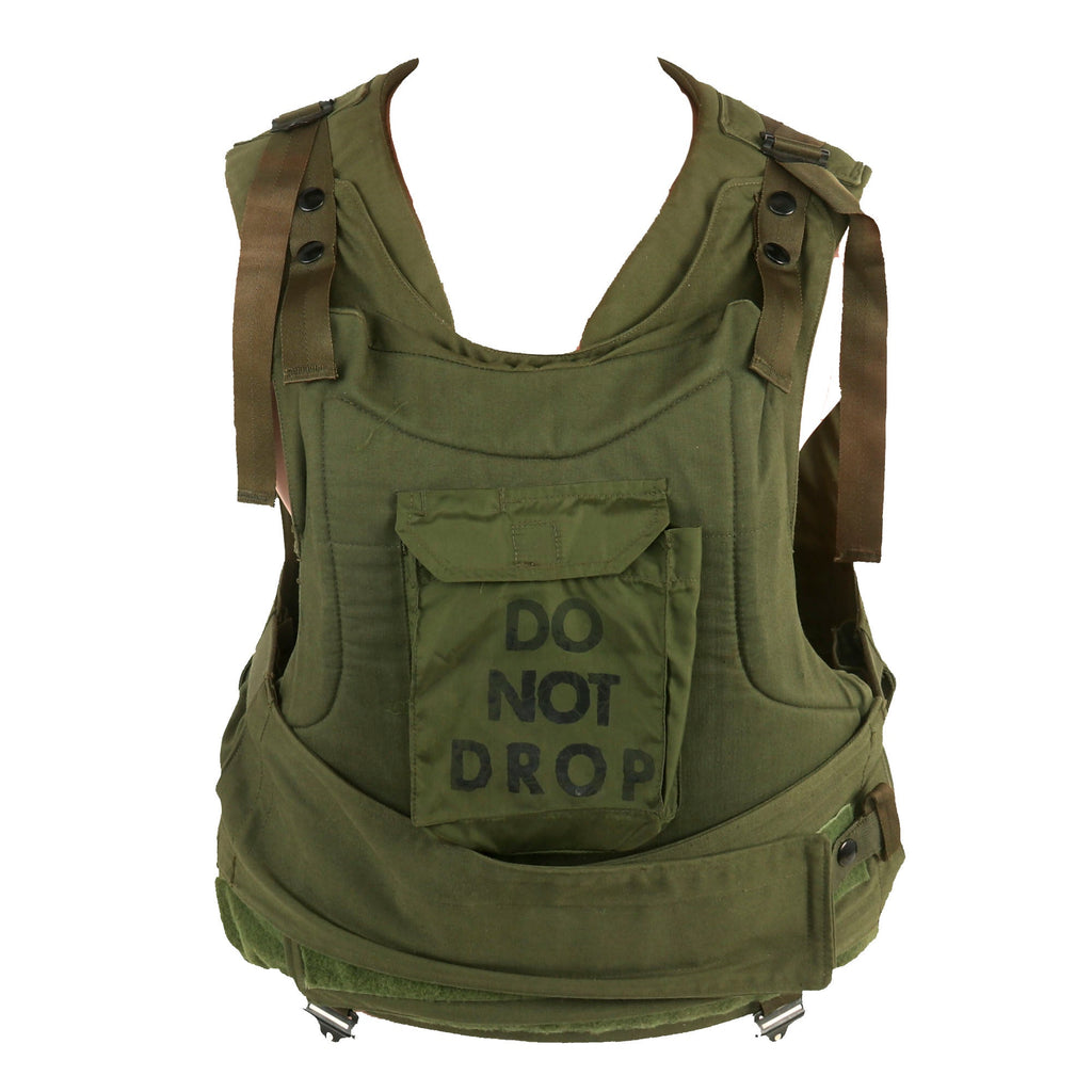 Original U.S. Vietnam War Helicopter Air Crew Ballistic Armored Vest Size Regular with Front Armor Plate Original Items