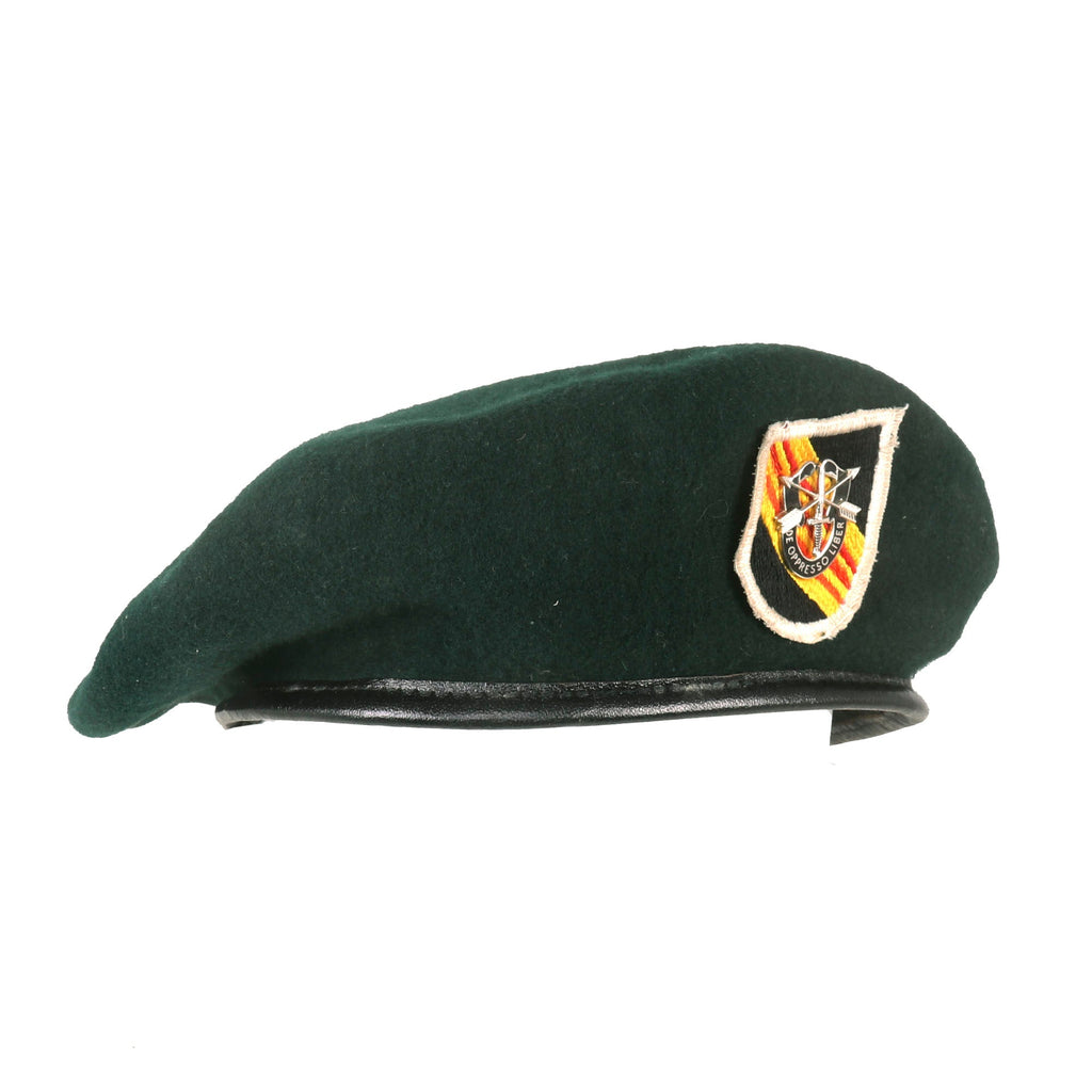 Original U.S. Vietnam War 5th Special Forces Group Airborne Green Beret Dated 1973 - Size 7¾ Original Items