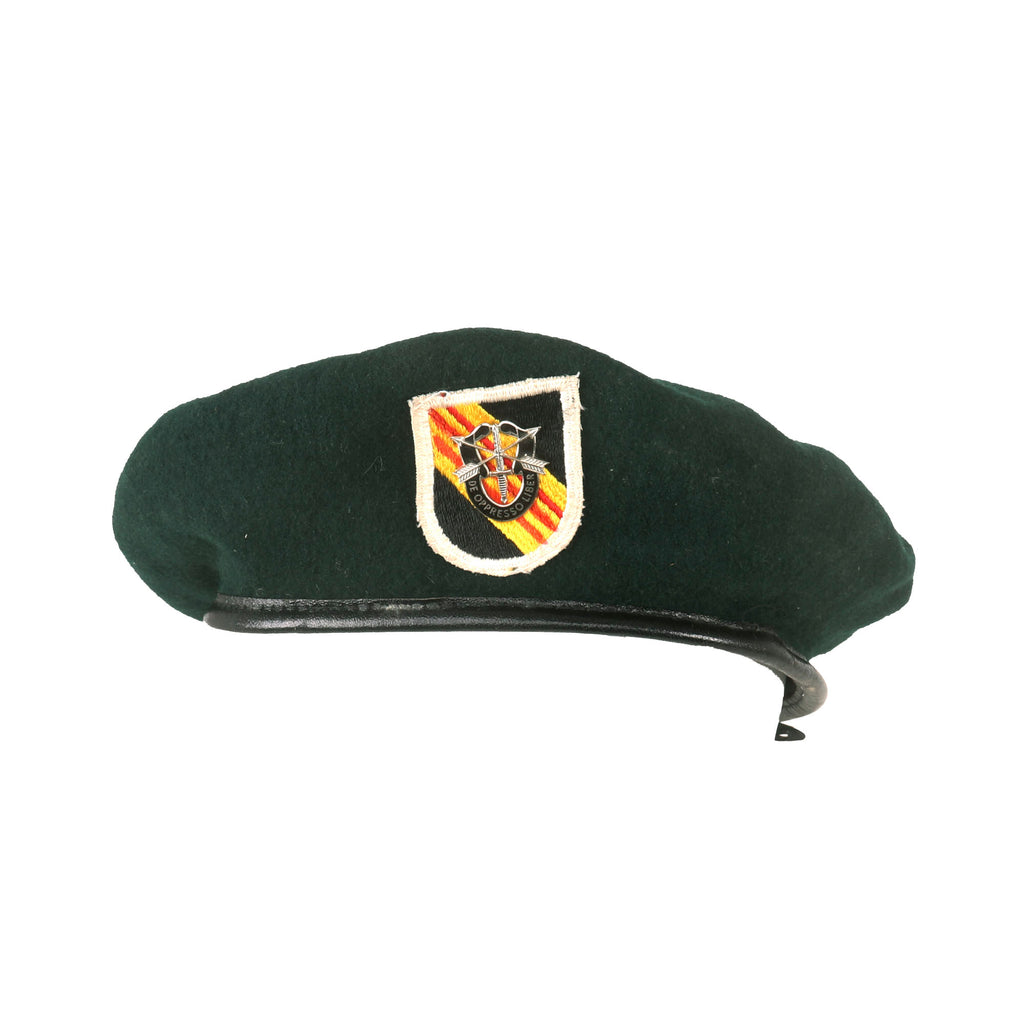 Original U.S. Vietnam War 5th Special Forces Group Airborne Green Beret Dated 1973 - Size 7¾ Original Items