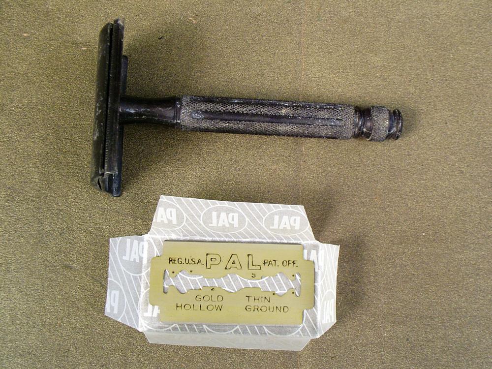 WI-108. WWI Australian Safety Razor Blade Sharpener. - - Military