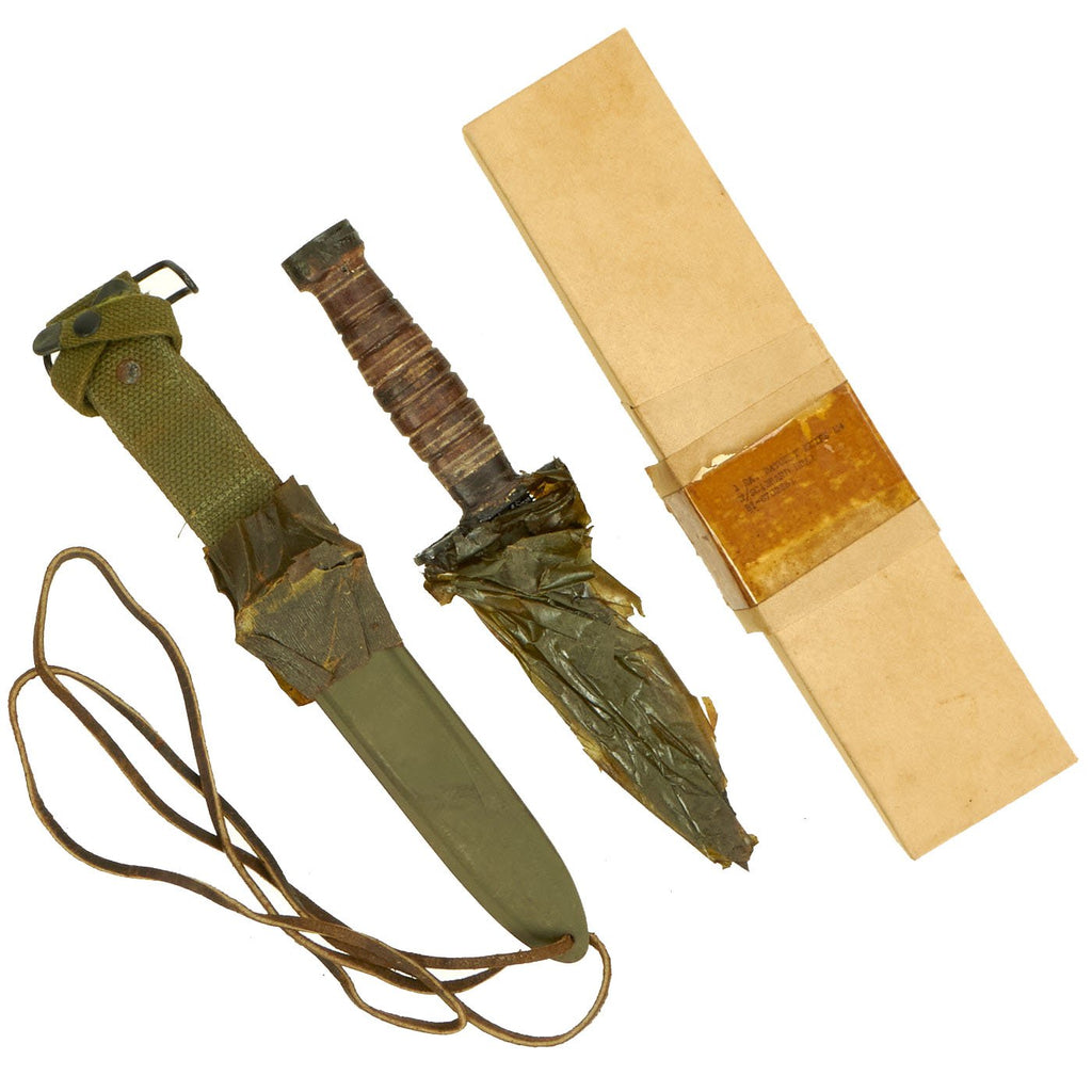 Original U.S. WWII Boxed N.O.S. M4 Bayonet & Fighting Knife by CASE with M8A1 Scabbard Original Items