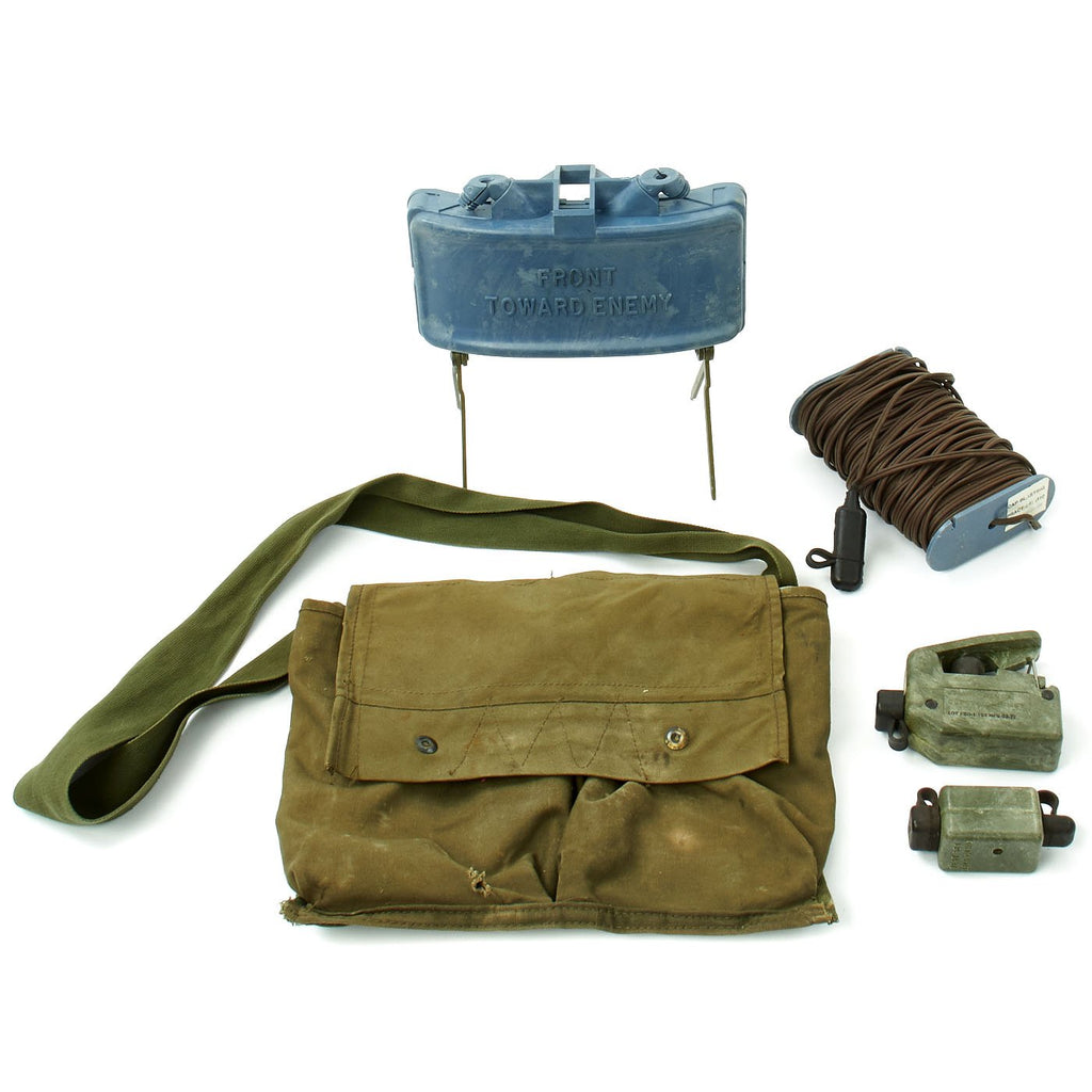 Original U.S. Vietnam War M68 Inert Claymore Mine Training Kit with Bag Original Items