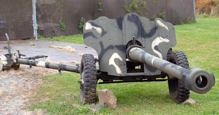 RUSSIAN 1944 MODEL 85mm ANTI TANK GUN – International Military Antiques